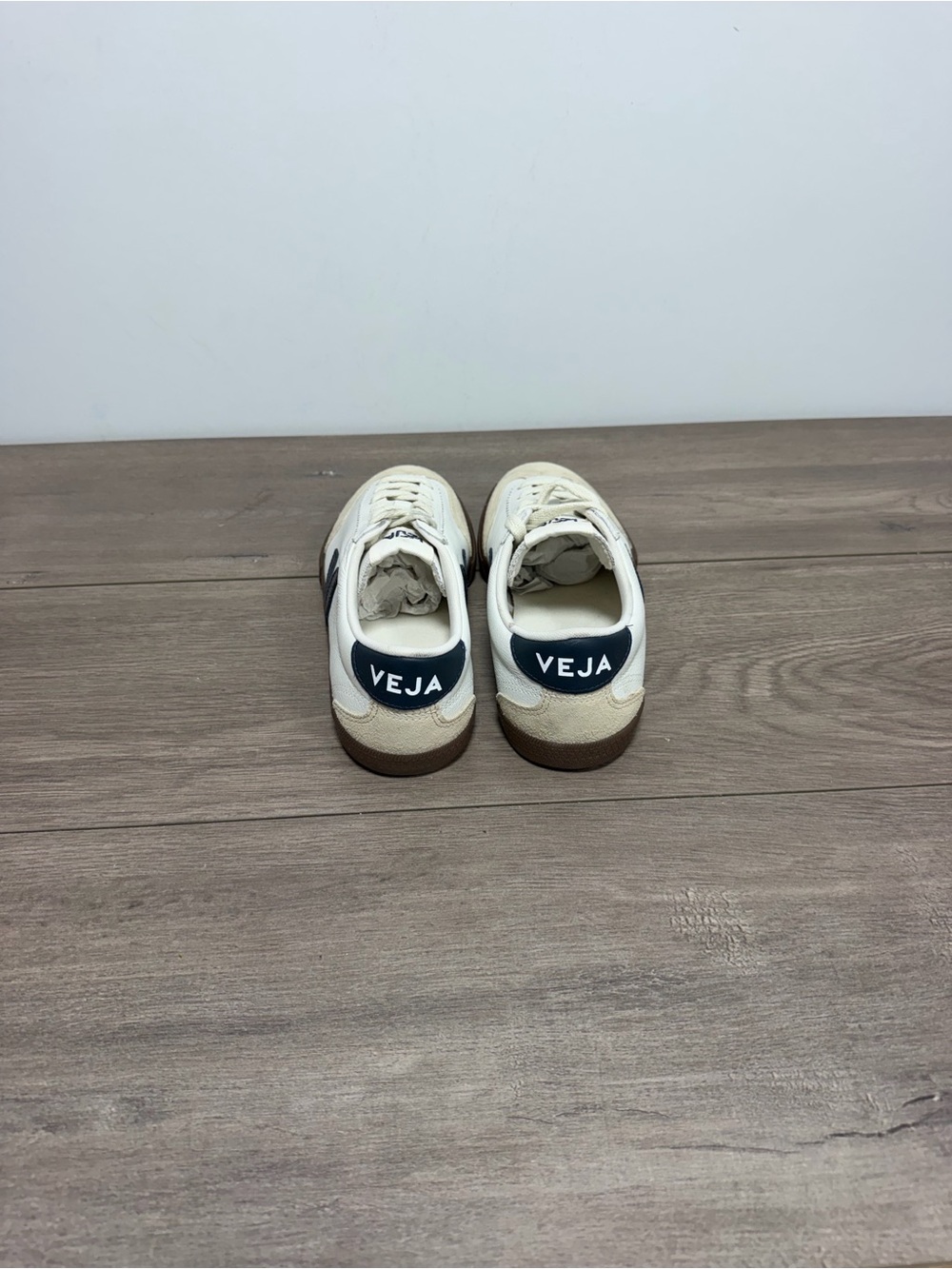 Used women Veja Volley Leather Sneakers size 7 - Picture 5 of 10
